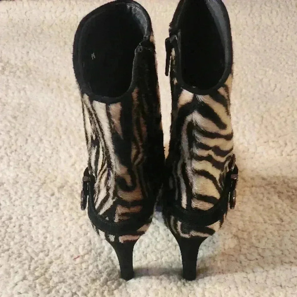 RARE VINTAGE Stuart Weitzman Zebra Print Ankle Boots, size 8 - Picture 12 of 15